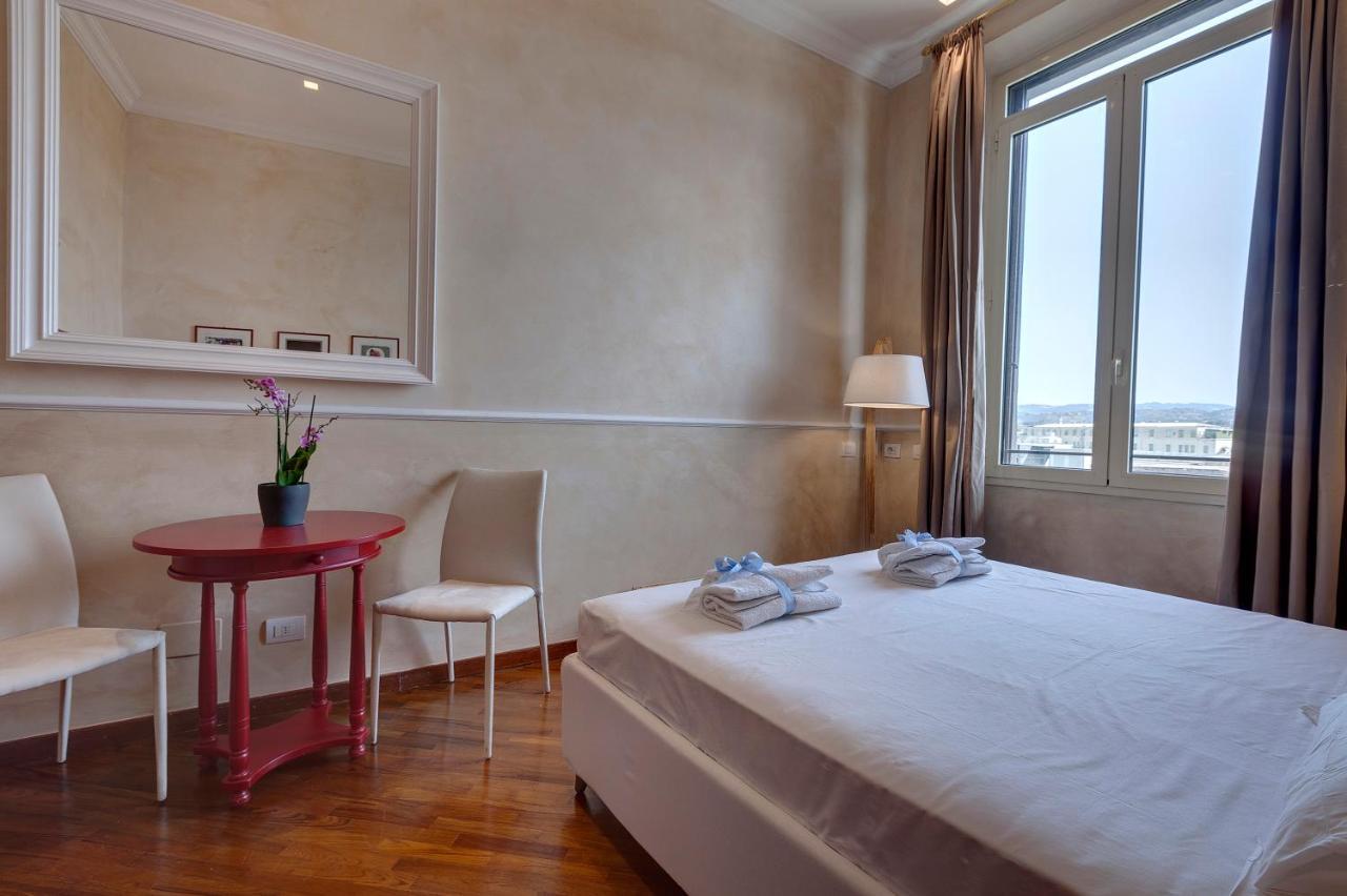 Mamo Florence - Thelma & Louise Apartments ภายนอก รูปภาพ